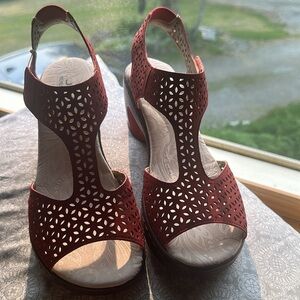JBU memory foam wedge sandals brand new with tags! size 9